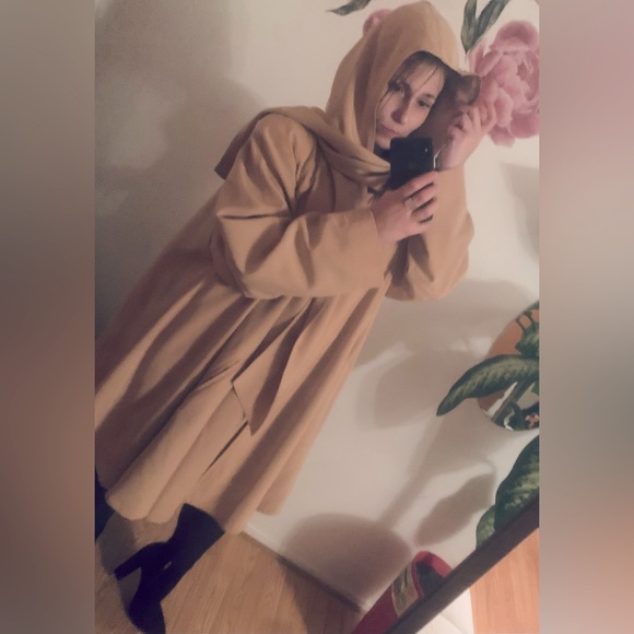 HILARY RADLEY ⭐️ [NWOT]Asymetrical, Camel, Trench Coat//Cape.  ||Rare Piece|| 🩶 - Picture 5 of 6